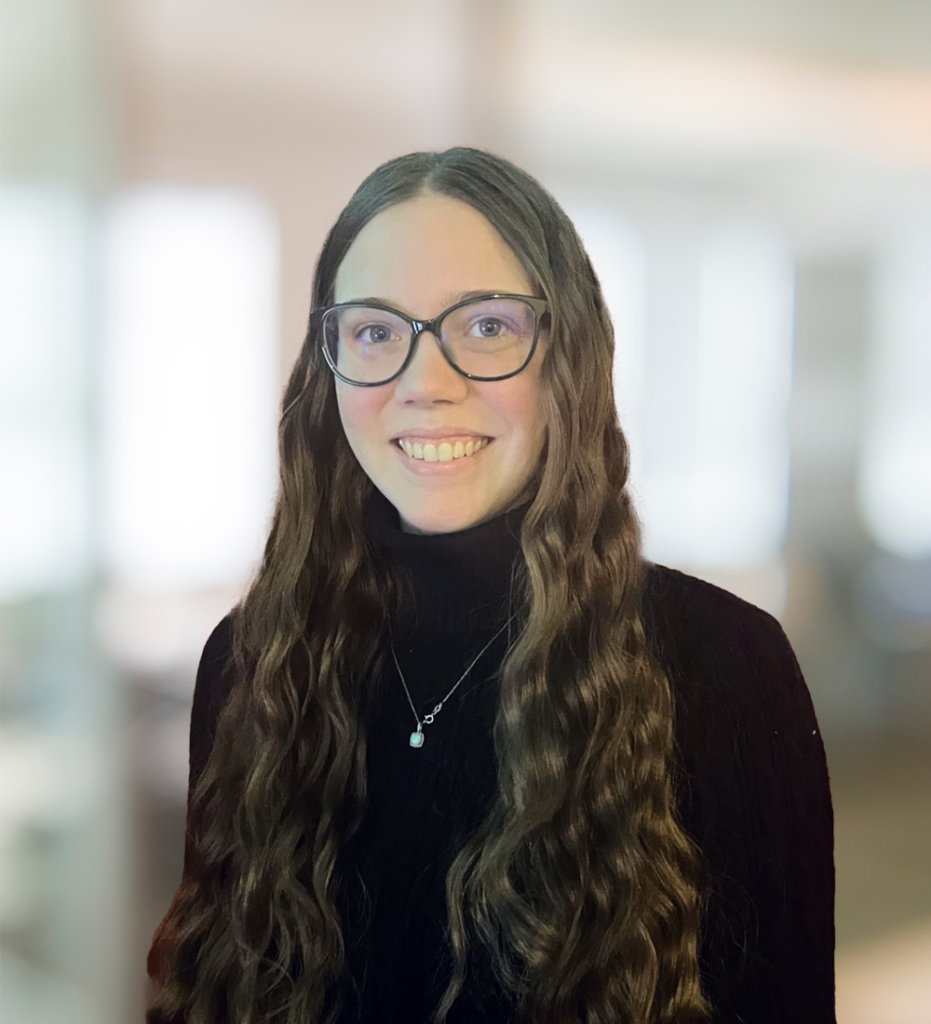 Alyssa was looking for an internship that fit her busy schedule and her career goals. She found DZA on Handshake, a job searching platform catered towards internships and first jobs, and quickly realized it was the right fit.